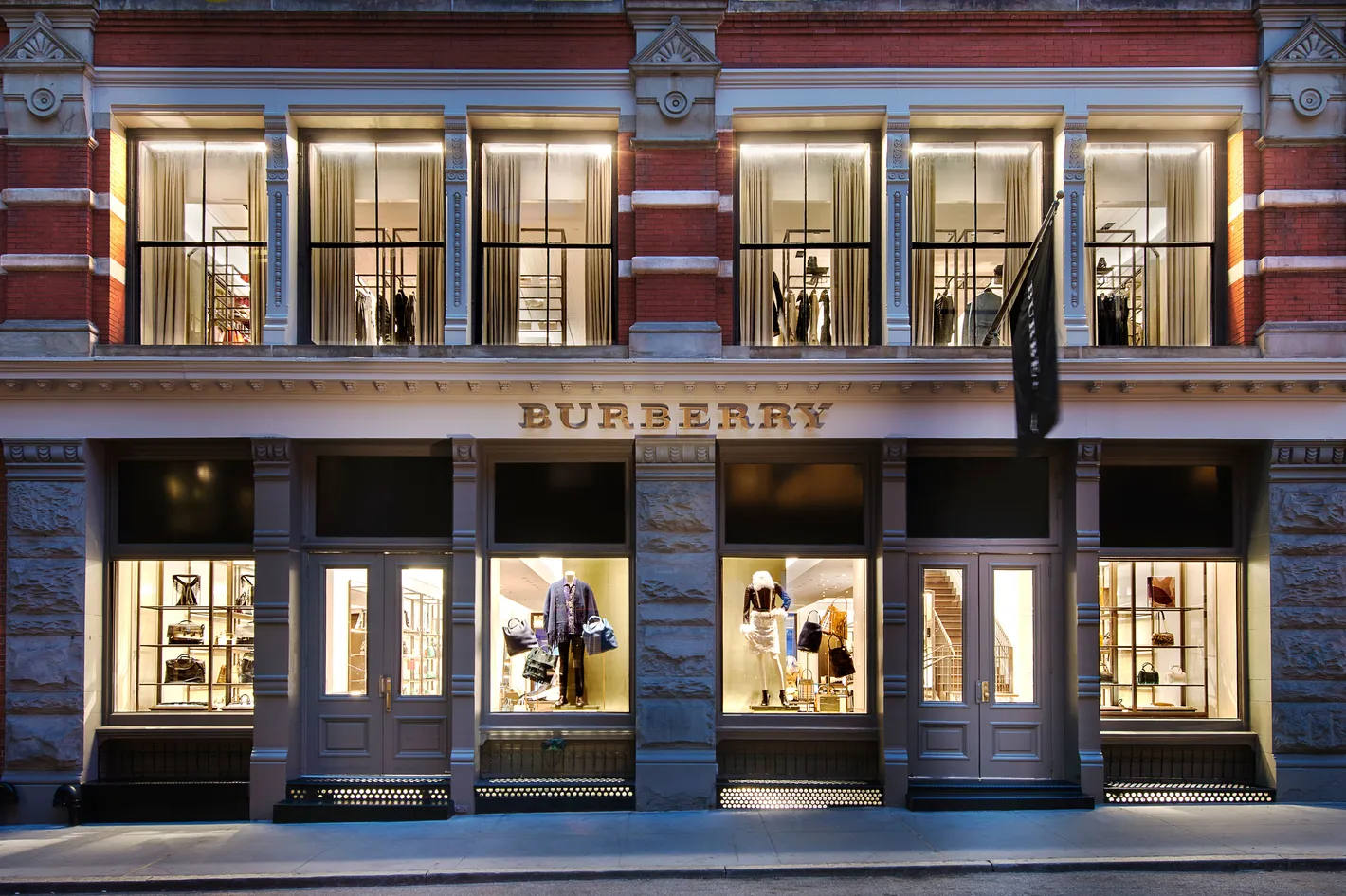 10 Best Fashion Brands in the World – Burberry: British heritage brand known for its trench coats, checkered patterns, and timeless elegance in fashion.