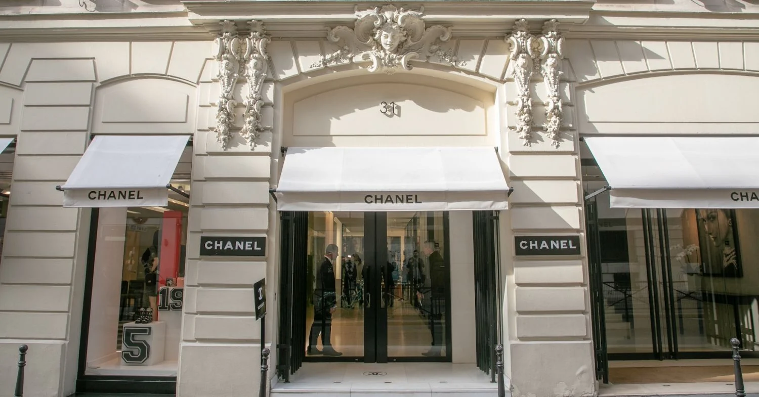 10 Best Fashion Brands in the World – Chanel: Legendary Parisian fashion house famous for the little black dress, quilted handbags, and haute couture.