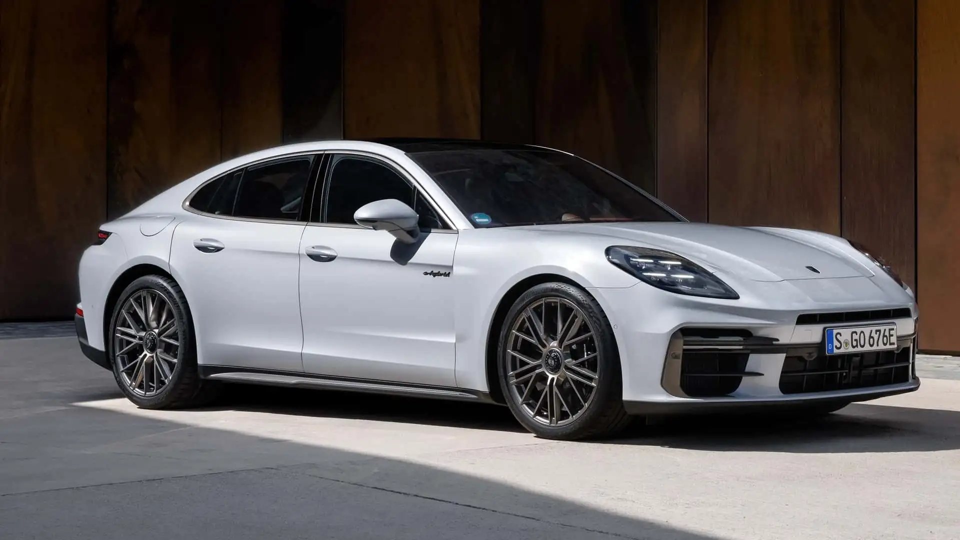 10 Best Luxury Cars in the World – Porsche Panamera Turbo S with a 4.0L Twin-Turbo V8, Sport Chrono package, and adaptive air suspension.