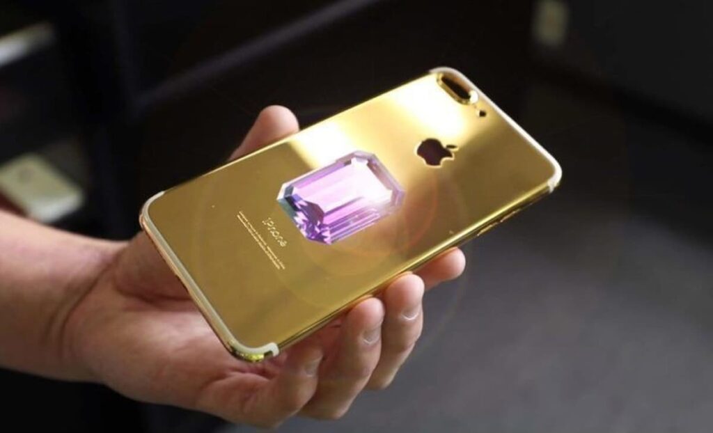 Falcon Supernova iPhone 6 Pink Diamond from the 10 most expensive phones in the world, featuring a pink diamond and gold case.