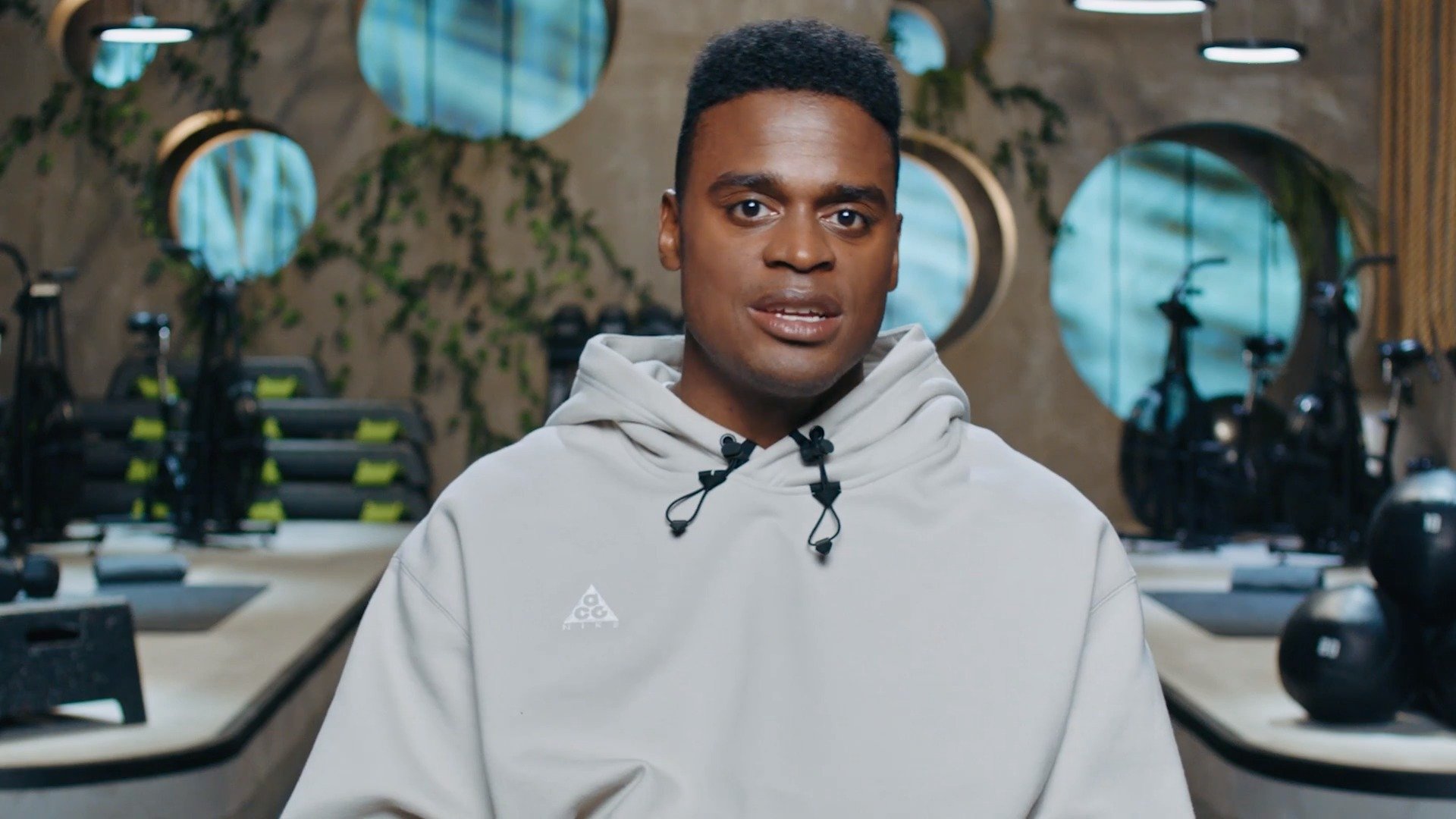 Joe Holder coaching top models – 10 Most Expensive Personal Trainers with a wellness-centered fitness approach.