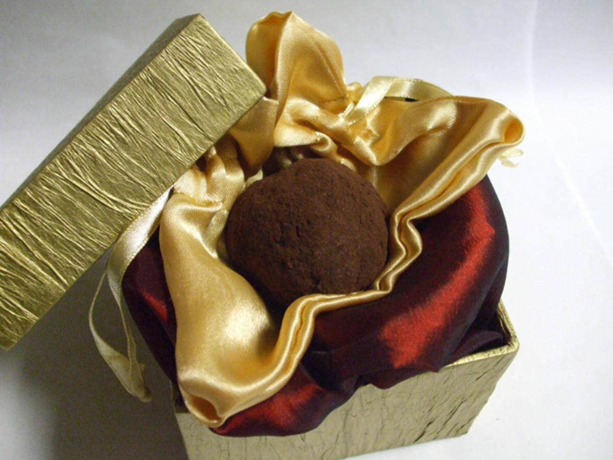 La Madeline au Truffe in gold box from 10 Most Expensive Chocolates in the world made with rare French truffle.