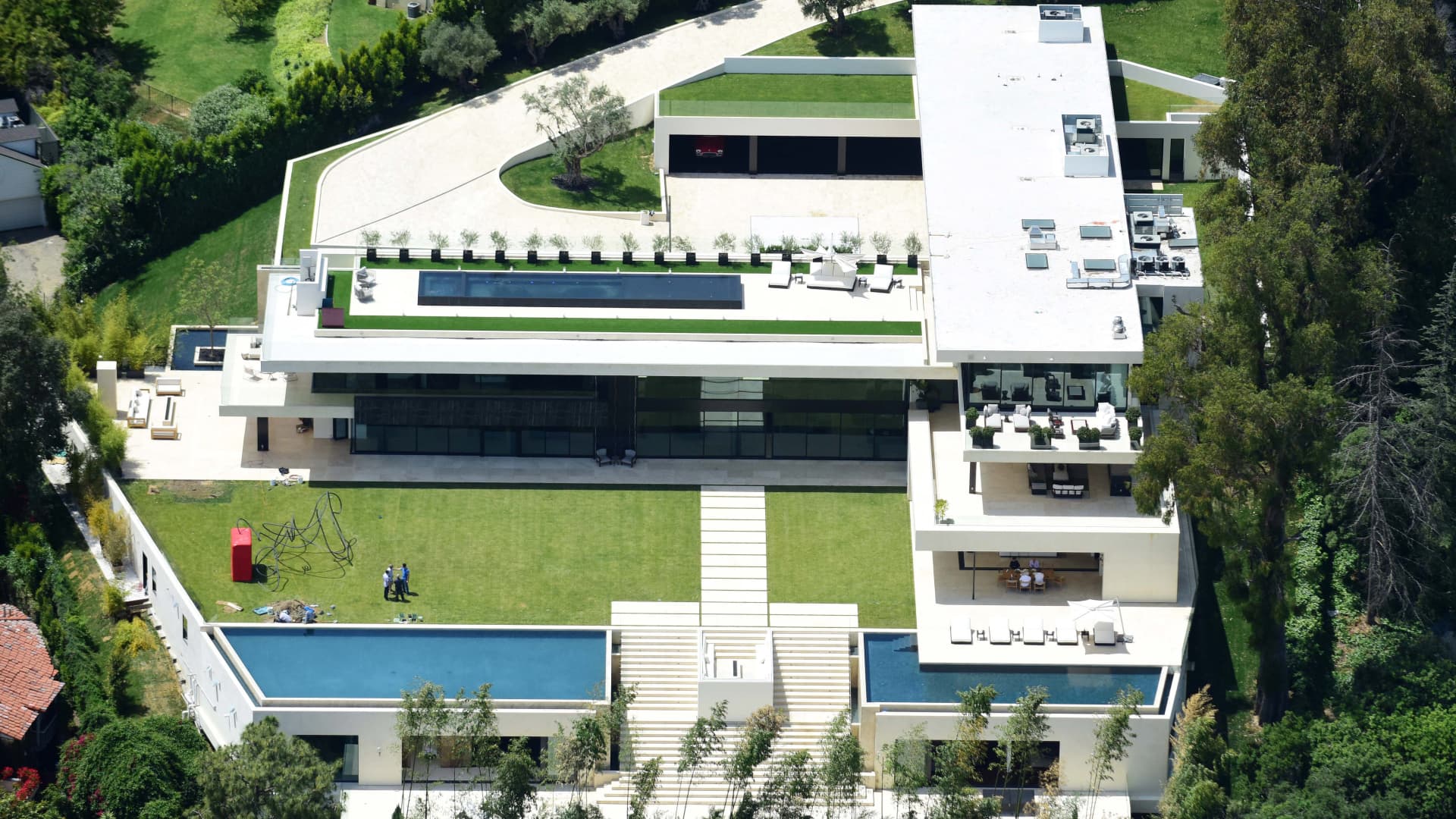Beyoncé and Jay-Z’s Bel-Air estate from the 10 Most Famous Celebrity Homes with bulletproof glass and smart features.