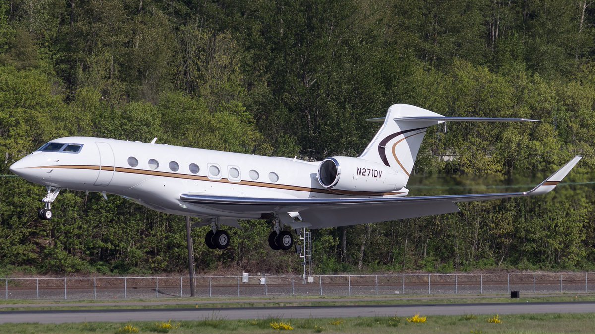 Jeff Bezos’ Gulfstream G650ER with an office-in-the-sky setup – 10 Most Famous Celebrity Private Jets