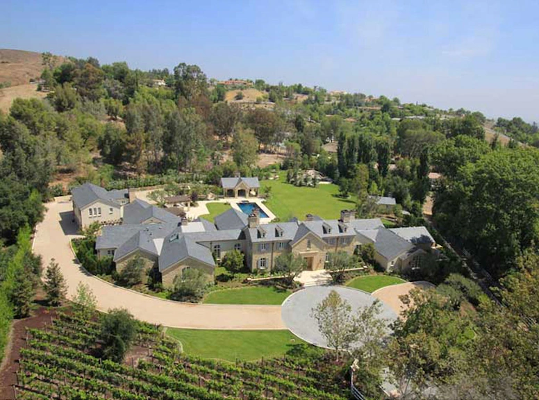 Kim Kardashian’s Hidden Hills home from the 10 Most Famous Celebrity Homes, designed with museum-like monochrome interiors.