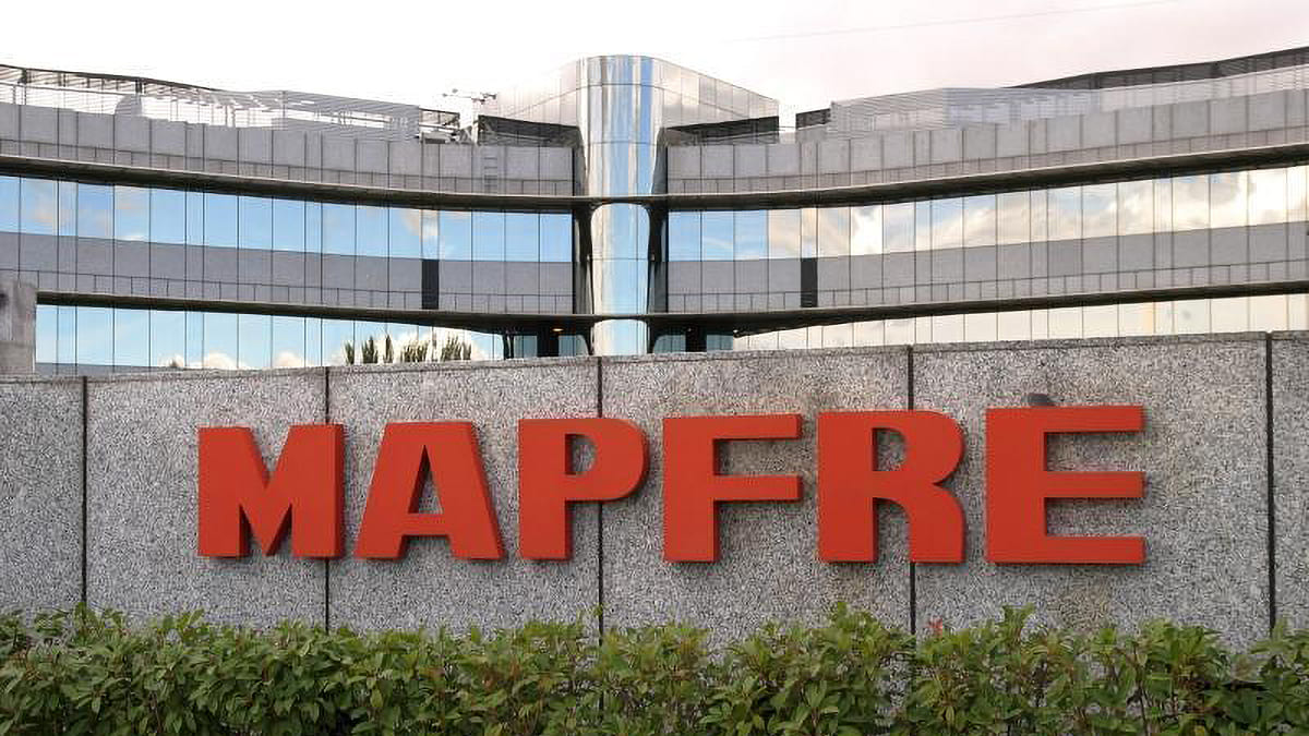 10 Best Auto Insurance Companies – Mapfre brand image focusing on auto insurance innovation in Latin America and Europe.
