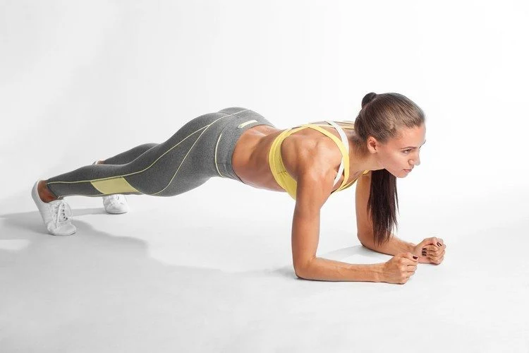 10 Top Fitness Trends in the World - Peaceful outdoor yoga session combining physical fitness and mental mindfulness.