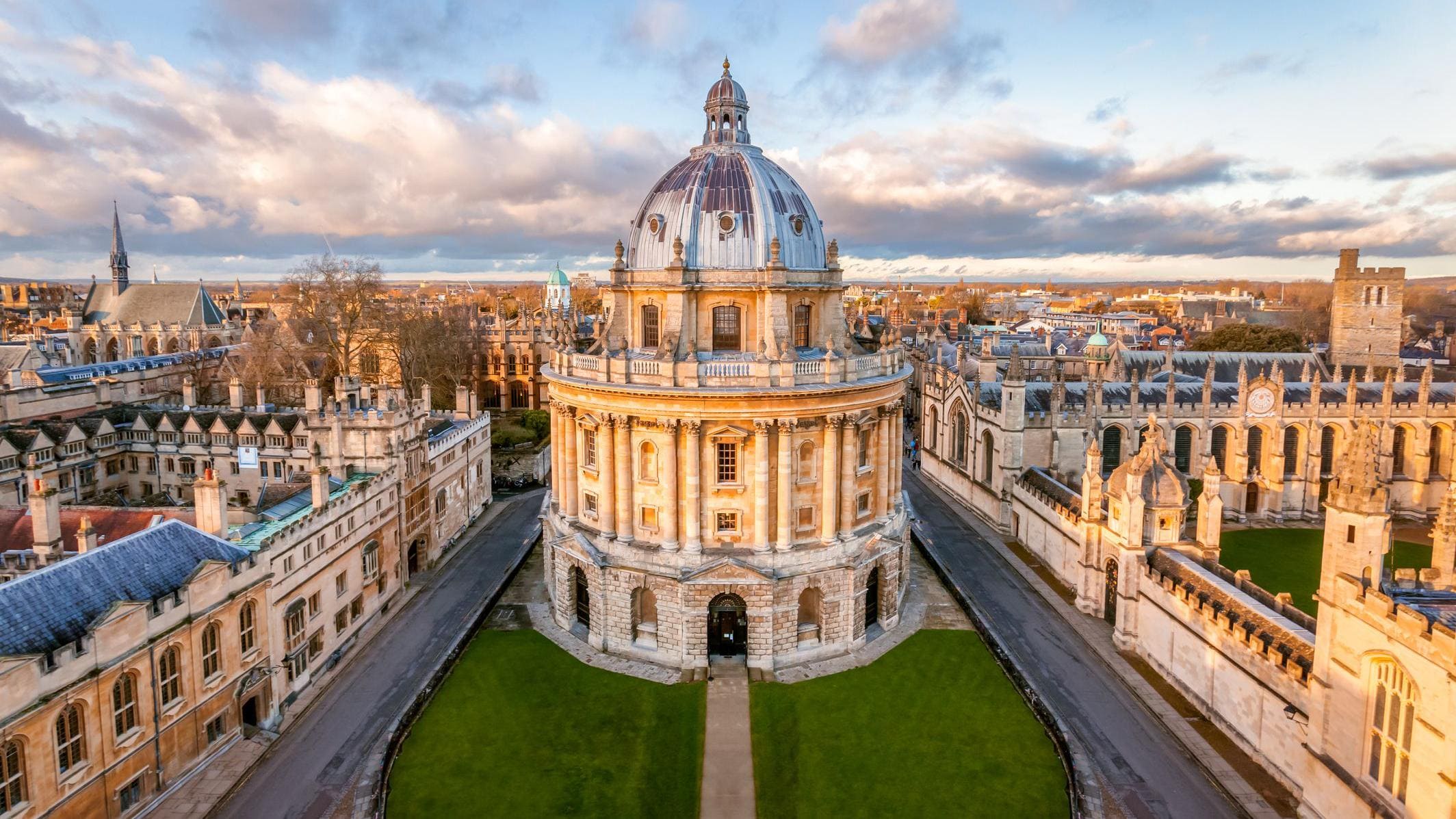University of Oxford aerial view – 10 Best Universities in the World for philosophy, medicine, and politics.