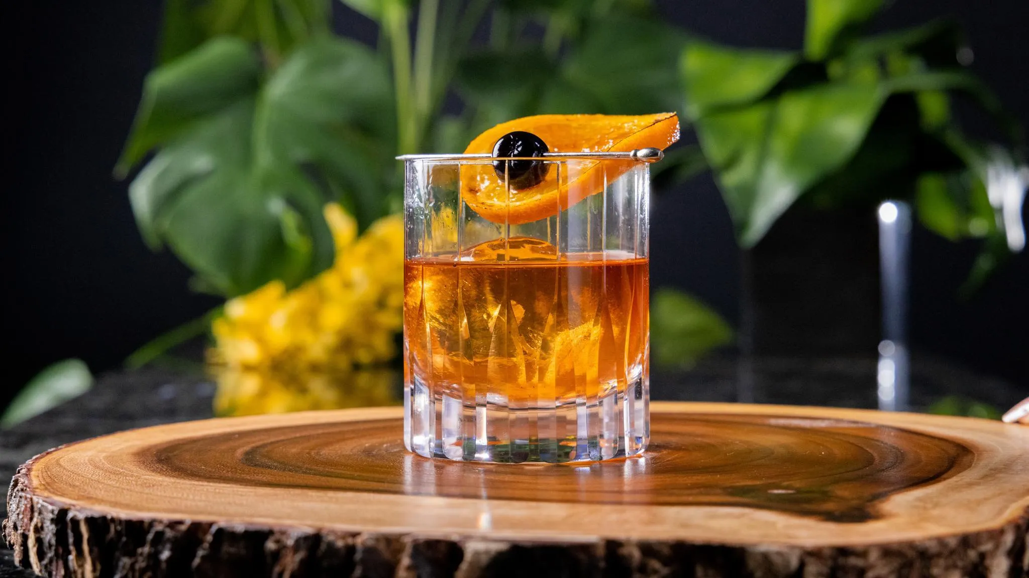 Showing the 10 Most Popular Cocktails in the World with vibrant presentations, perfect for party and mixology enthusiasts.