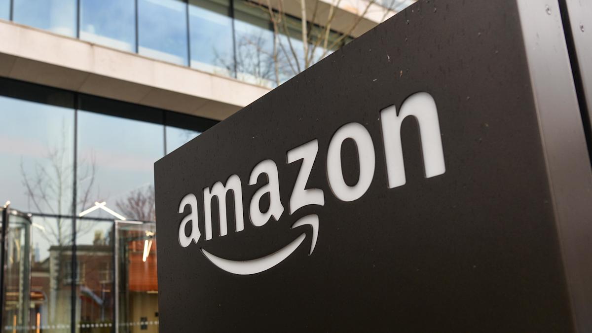 Logo of Amazon, ranked #1 among the 10 Most Popular Online Shopping Sites worldwide.