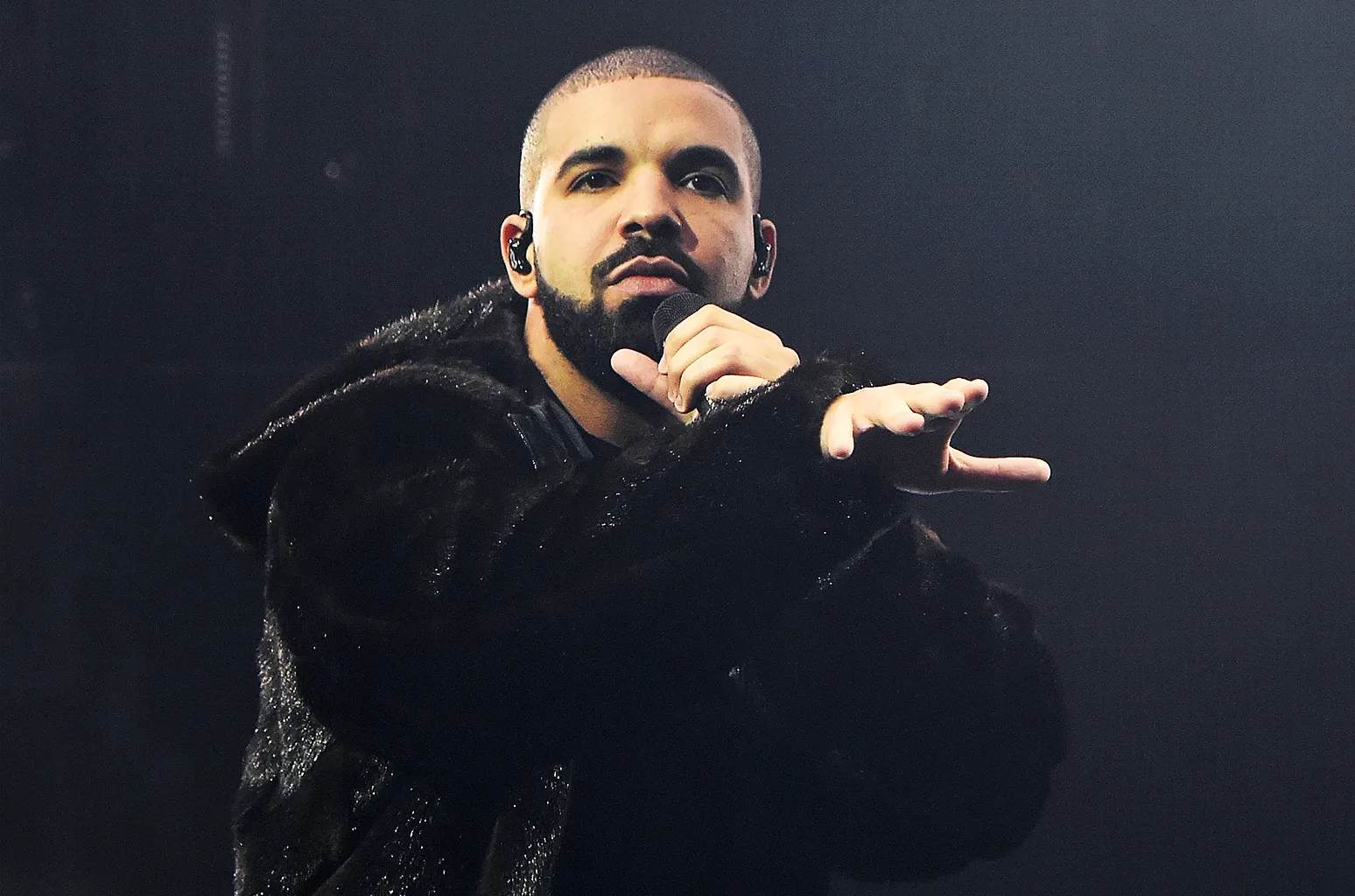 Drake performing on stage, one of the 10 Most Famous Musicians in the World dominating hip-hop and R&B.