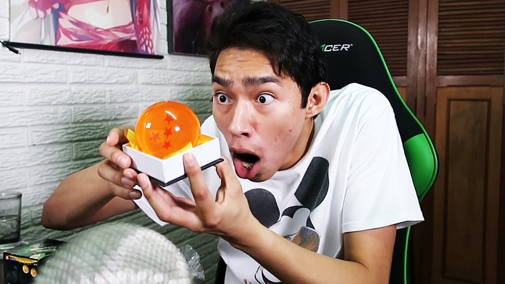 Fernanfloo from the 10 Most Famous YouTubers in the World, Salvadoran gaming creator with hilarious and energetic videos.
