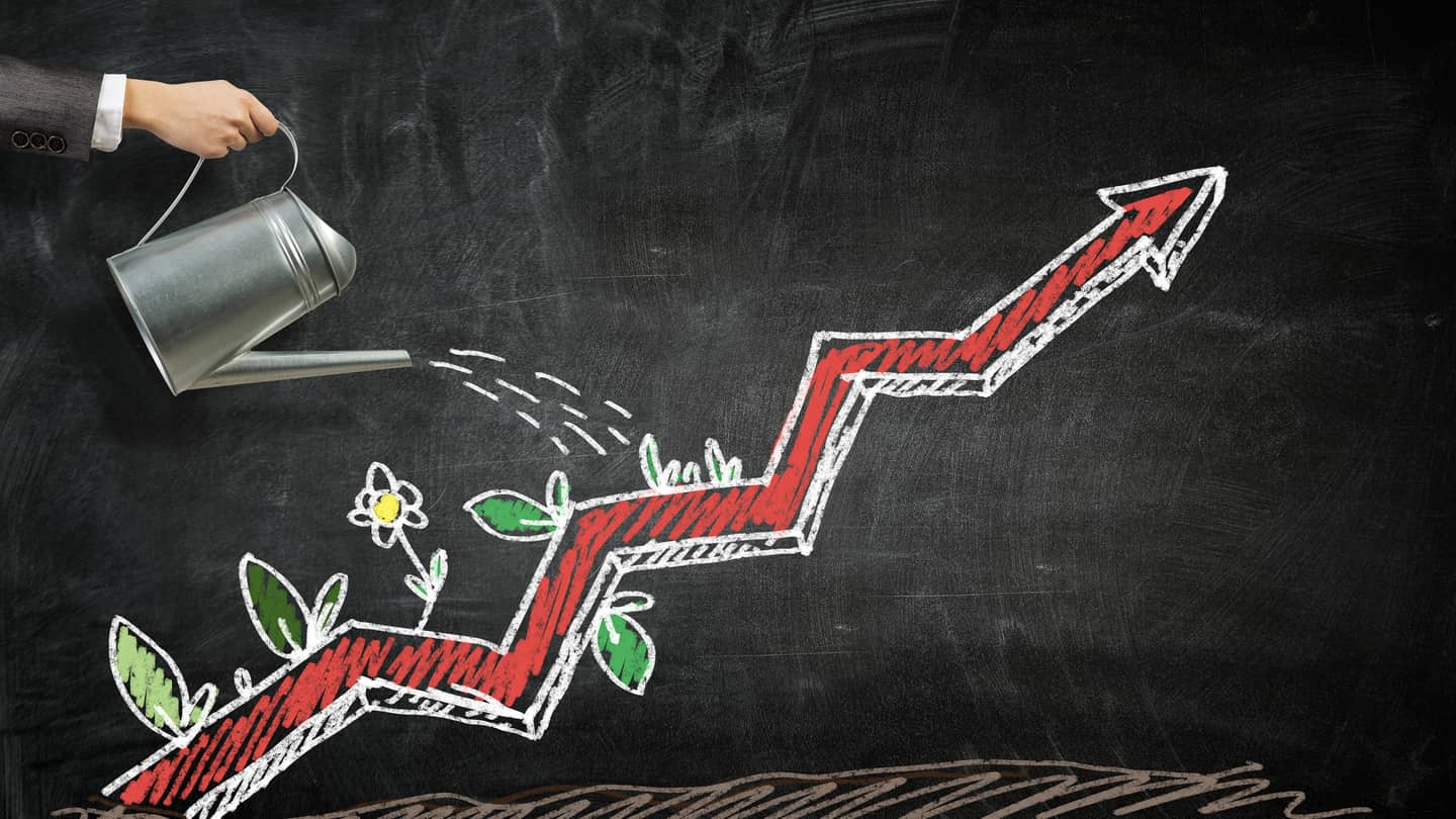 Growth Investing graph in 10 Most Famous Investment Strategies focusing on high-growth stocks for aggressive investor returns.