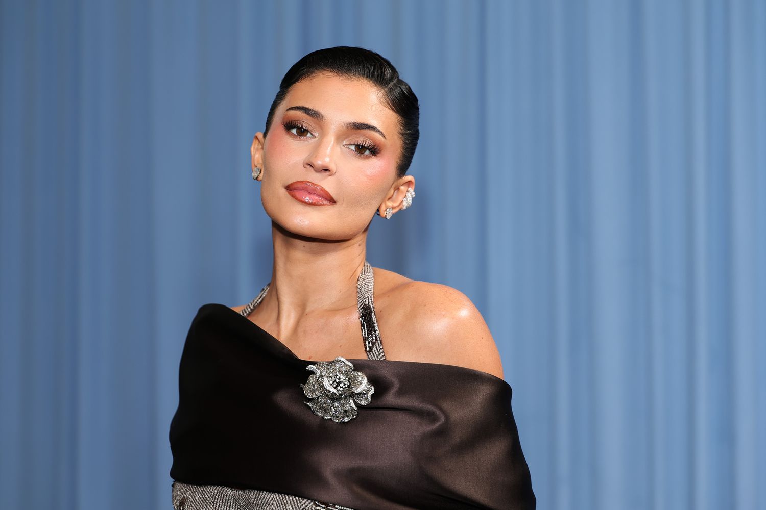 Kylie Jenner showcasing her beauty – ranked among the 10 Most Famous Reality TV Stars globally.