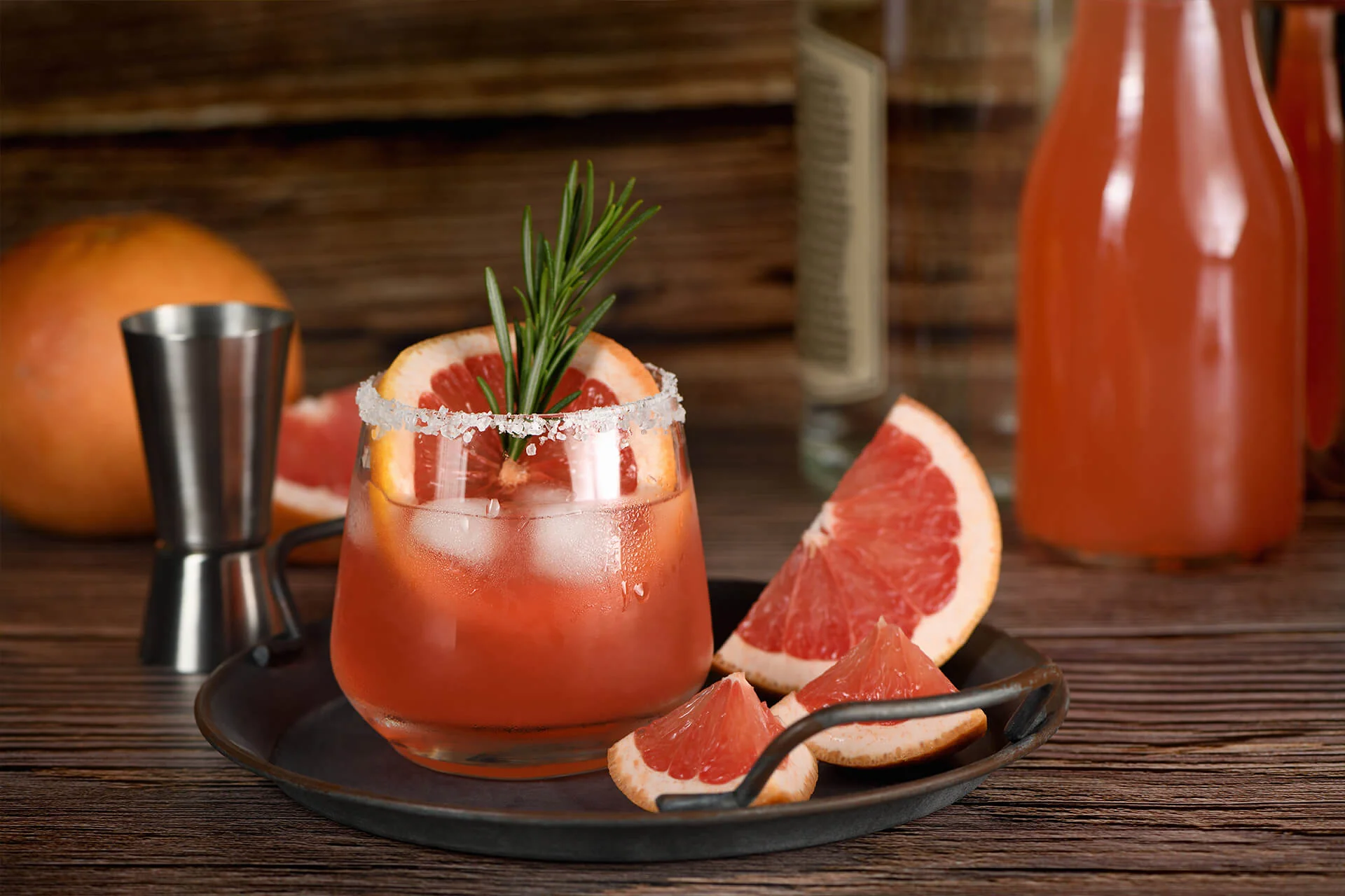 Paloma with grapefruit slice and salted rim – a tequila-based gem in the 10 Most Popular Cocktails in the World, perfect for warm days.