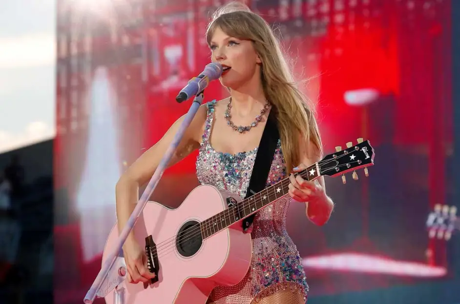Taylor Swift performing live, one of the 10 Most Famous Musicians in the World known for pop and country hits.
