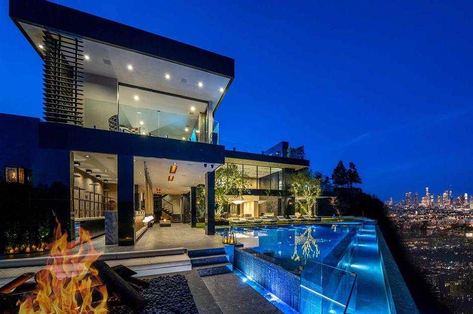 Best Luxury Assets Investment Buying Guide featuring global luxury properties and prime-location homes for elite investors.