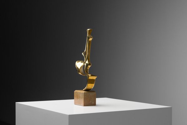 Modern and classical bronze and marble sculptures – Ultimate Fine Art Buying Guide to dimensional art collecting.