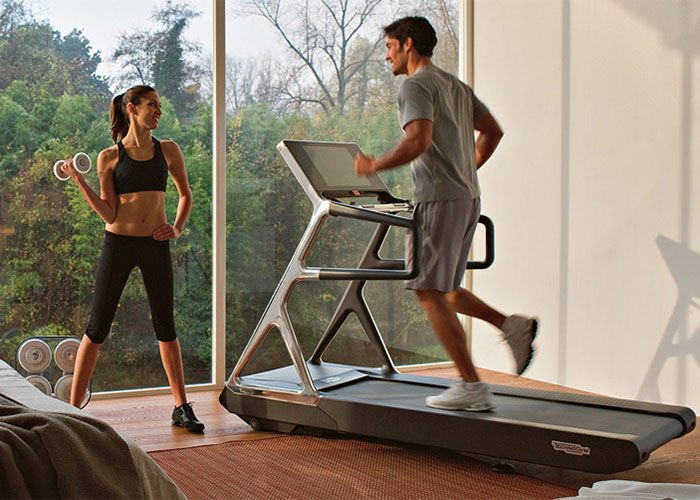 Best High-End Treadmill Buying Guide – Technogym Run Personal with sleek design, VO2 Max features, and HD display.