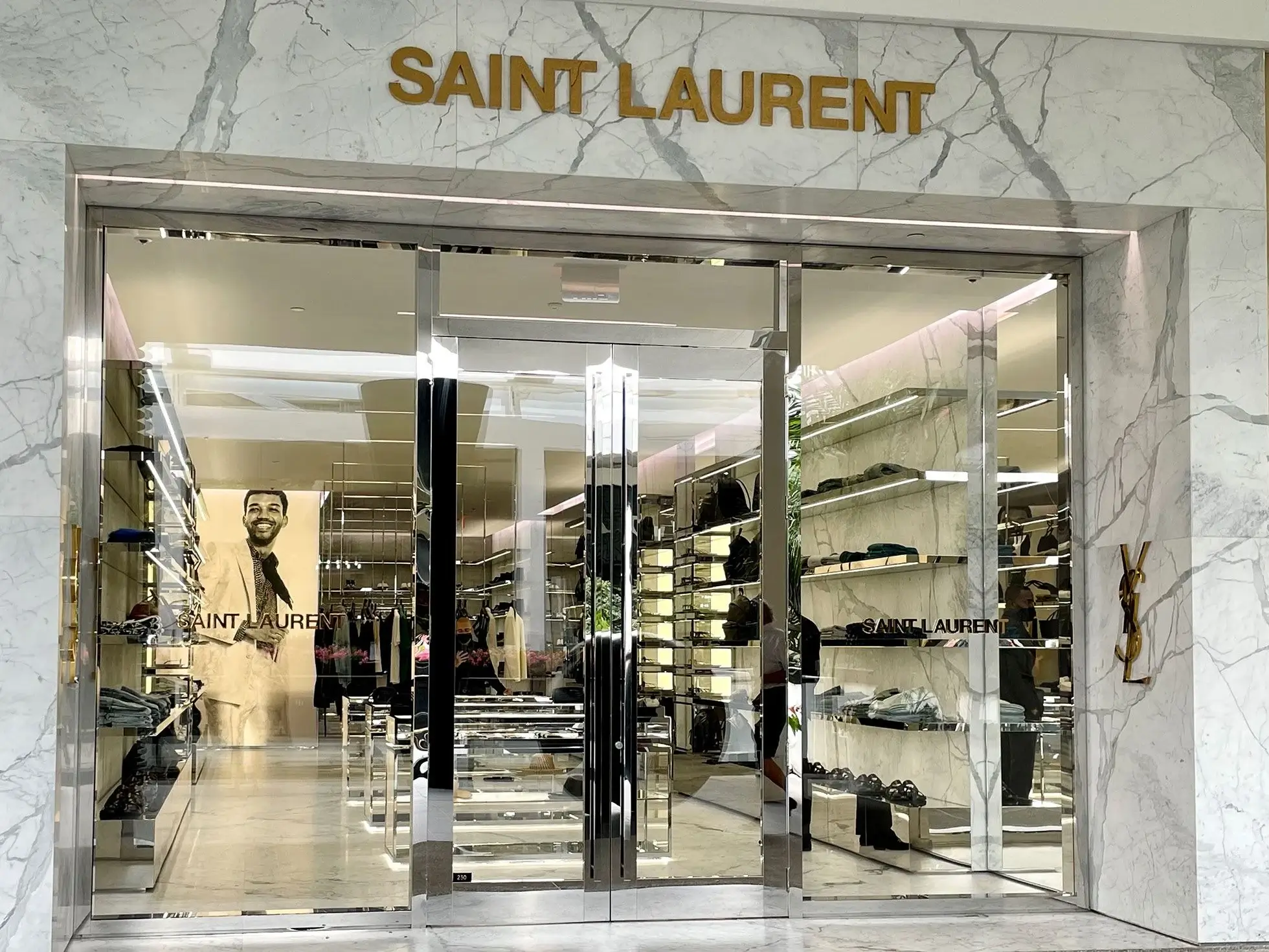 10 Best Fashion Brands in the World – Saint Laurent: Edgy luxury brand celebrated for sleek tuxedo jackets, rock-and-roll aesthetics, and sophisticated fashion.