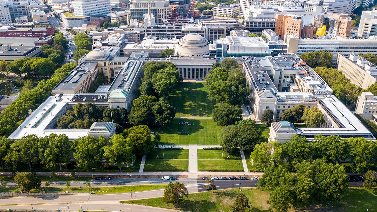 Massachusetts Institute of Technology (MIT) campus – 10 Best Universities in the World, USA leader in engineering and AI.